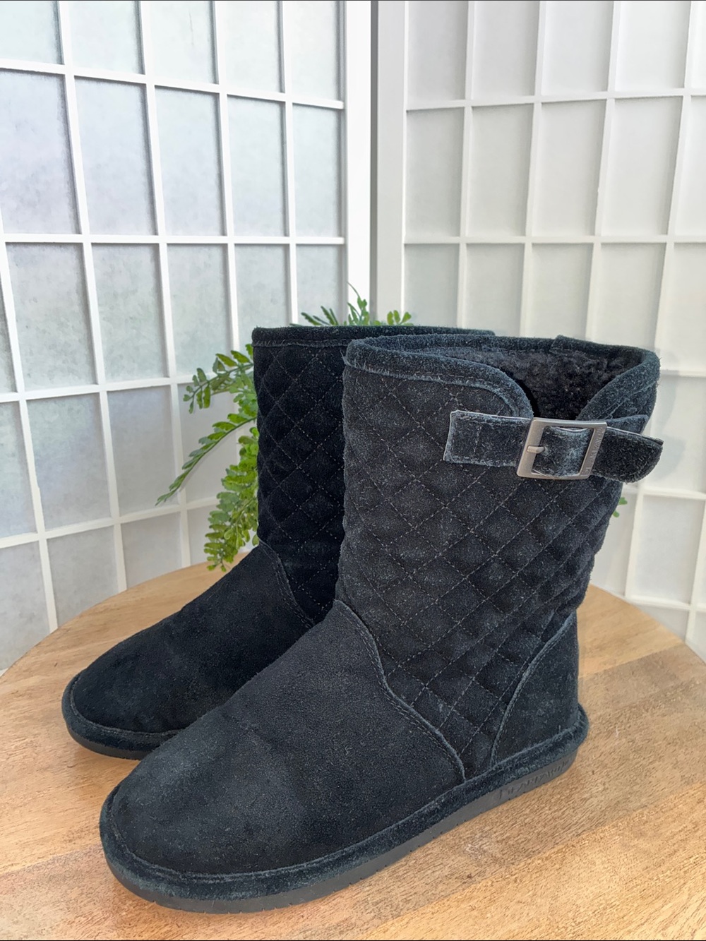 BearPaw Quilted Suede Mid-Calf Winter Boots in Black in Very Good Condition 6